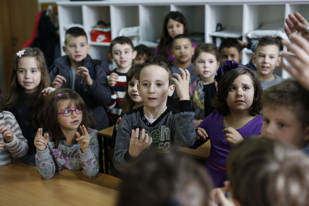 Kids Learn Sign Language For Their Deaf Classmate